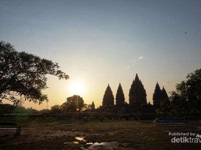 Senja yang Indah di Candi Prambanan