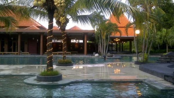 Sensasi Makan yang Unik di Banyu Mili, Yogya