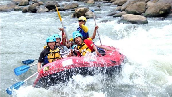 Sensasi Rafting di Sungai Elo Progo yang Seru Abis!