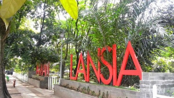 Seperti Ini Asrinya Taman Tertua di Bandung
