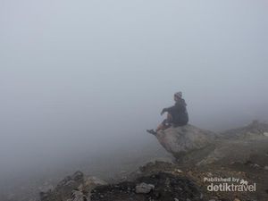 Seperti Ini Puncak Marapi di Sumbar yang Diselimuti Kabut