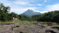 Seru Banget! Naik Jeep di Merapi