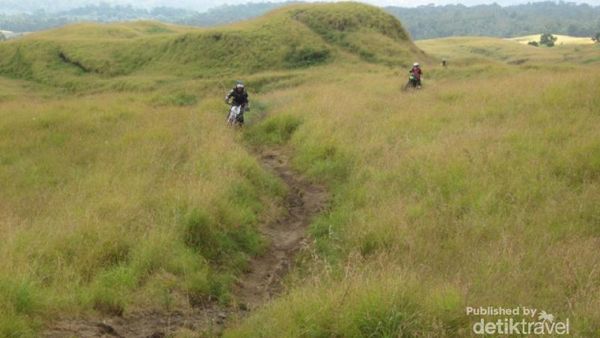 Seru & Beda! Bermain Motor Cross di Gunung Rinjani
