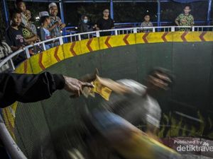 Serunya Atraksi Roda Gila di Makassar Saat Ramadhan