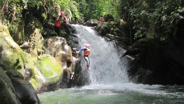 Serunya Body Rafting di Curug Naga, Puncak