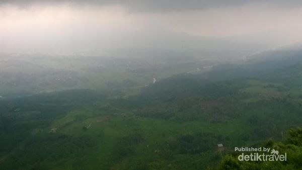 Serunya Mendaki Gunung Batu di Jonggol