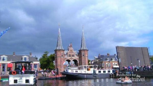 Serunya Naik Perahu di Friesland, Belanda