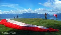 Serunya Paralayang di Tepi Danau Maninjau