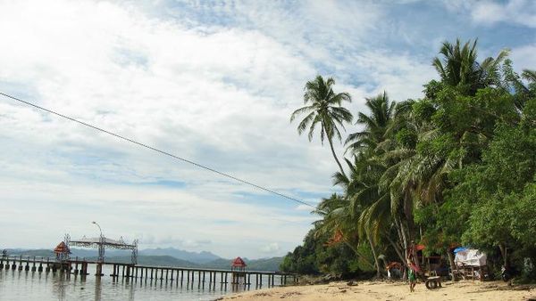 Siang yang Cerah Pantai Carocok, Painan