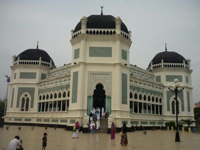 Siapa Sangka, Ada Masjid Semegah Ini di Medan