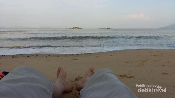 Siapa Sangka, Singkawang Punya Pantai nan Cantik!