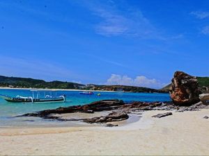 Siapa yang Kangen Pantai Cantik di Lombok Ini?