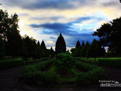 Siluet Sunset Candi Prambanan, Cantiknya...