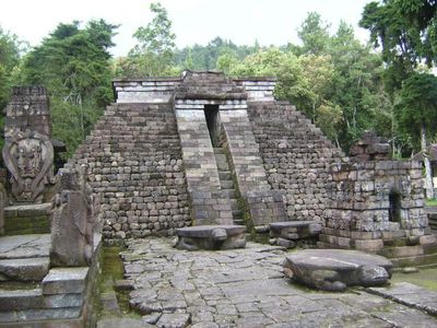 Simbol-Simbol Unik Di Candi Sukuh - Jateng