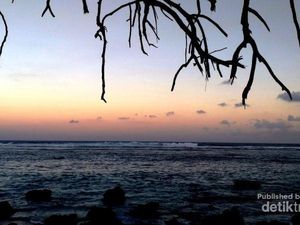 Sore Romantis di Pantai Tersembunyi Bali