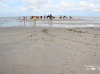 Sore-sore Begini Enaknya ke Pantai Takari