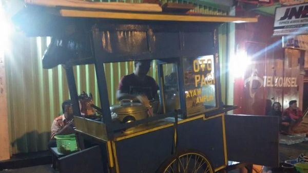 Soto Dini Hari di Salatiga, Bukanya Tengah Malam