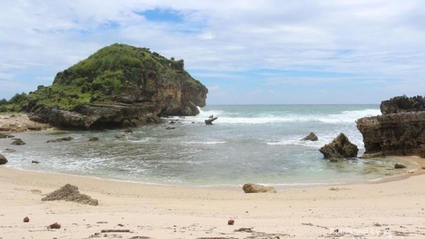 Sruni, Serasa Pantai Pribadi di Pacitan
