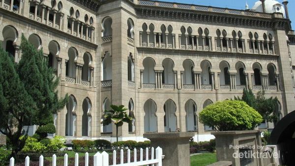 Stasiun Kereta yang Mirip Masjid di Kuala Lumpur