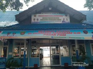 Suasana Menjelang Senja di Dermaga Sungai Mahakam