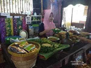 Sudah Sarapan? Cobalah Pecel Madiun di Sidoarjo Ini
