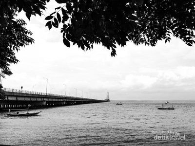 Sudah Tahu? Ada Pantai Tersembunyi Dekat Jembatan Suramadu