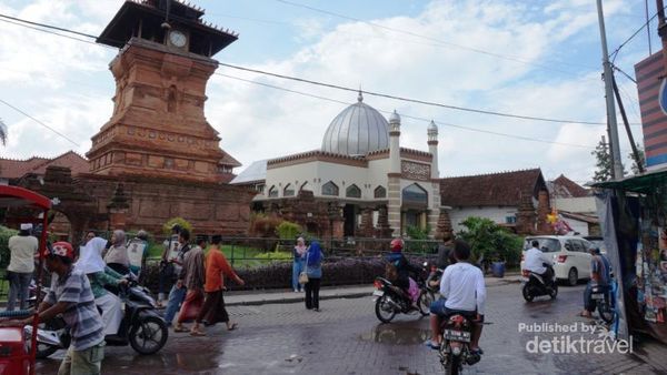 Sudut-sudut Masjid Menara Kudus yang Bersejarah