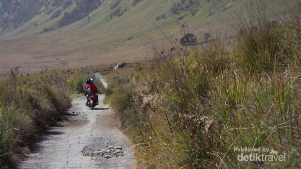 Sujud Syukur di Puncak Mahameru