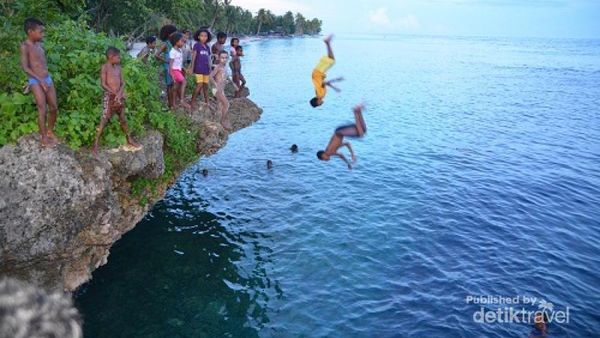 Suka Ria Anak-anak Papua di Biak Numfor