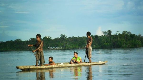 Suku Asmat dan Perahunya