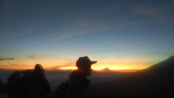 Sunrise Alternatif Tapi Tetap Sangat Cantik dari Bukit Sikendil