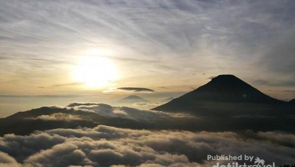 Sunrise Emas dari Puncak Sikunir