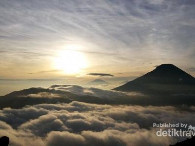 Sunrise Emas dari Puncak Sikunir