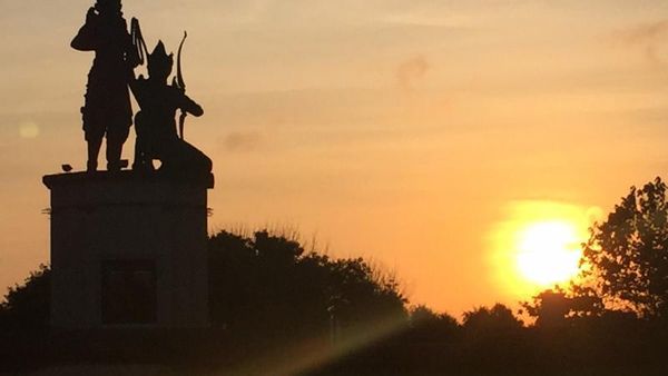Sunrise Emas di Water Blow, Bali