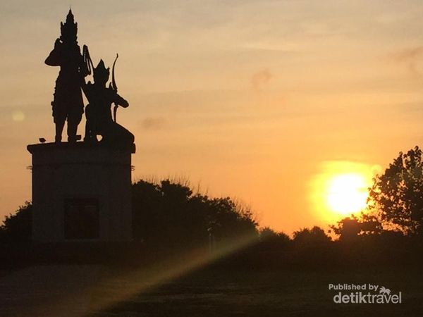 Sunrise Emas di Water Blow, Bali