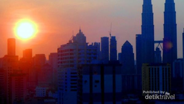 Sunrise Keren di Balik Twin Towers Petronas