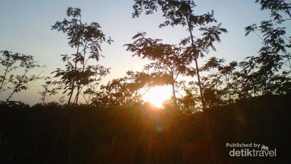 Sunrise & Sunset Menawan di Pantai Sumur, Ujung Kulon