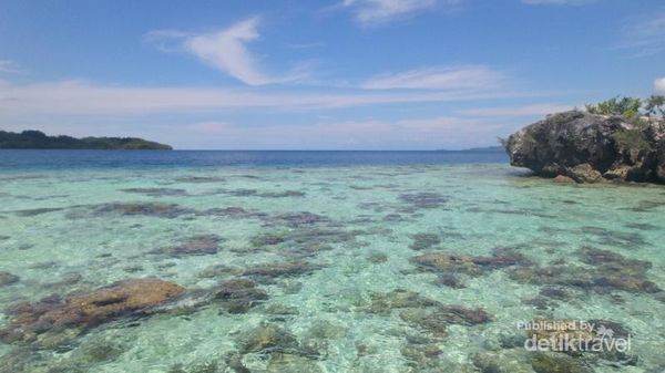 Sunset dan Air Super Jernih di Pulau Kadidiri, Togean