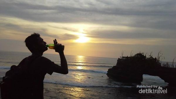 Sunset Jingga di Tanah Lot