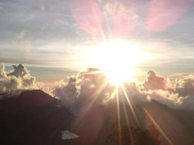Sunset & Sunrise Menawan dari Gunung Prau, Dieng