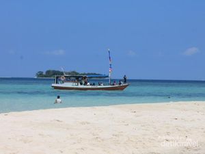 Surga Tersembunyi di Laut Jawa