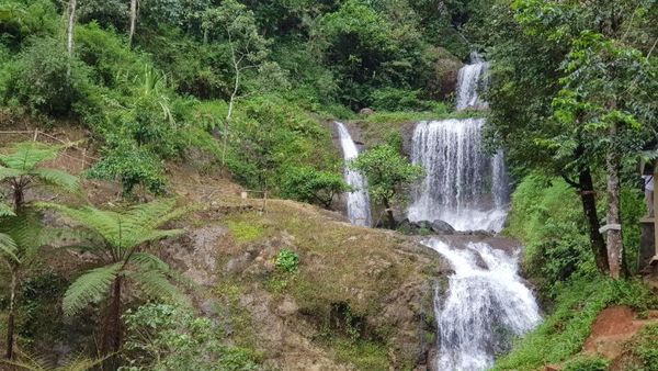 Tahu Nggak, Sumedang Punya Air Terjun Bertingkat