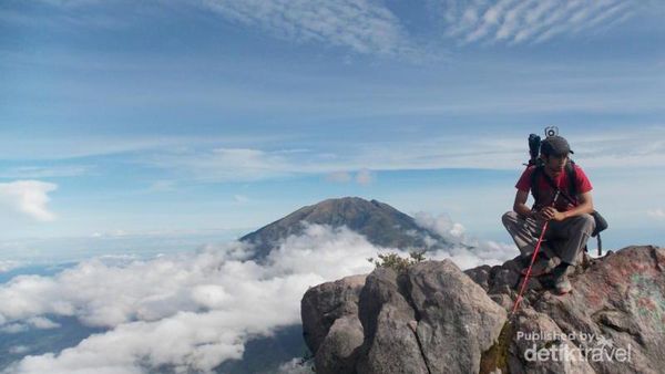 Tak Bisa Berkata-kata di Atas Gunung Merapi