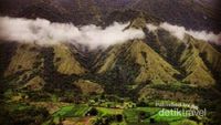 Tak Bosan Menatap Gunung Nona...