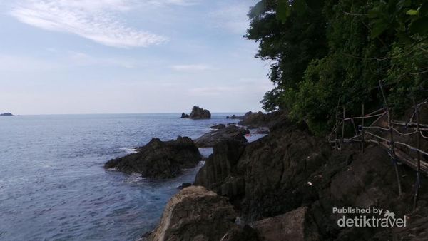 Tak Hanya Lumba-lumba, Teluk Kiluan Juga Punya Laguna Keren