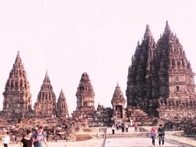 Tak Pernah Bosan ke Candi Prambanan