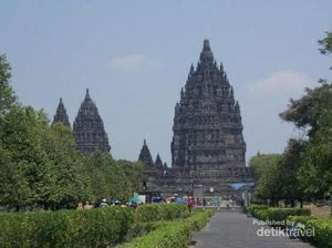 Tak Pernah Bosan Lihat Cantiknya Candi Prambanan