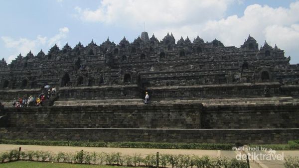 Tak Pernah Bosan Mendatangi Borobudur