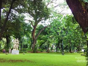 Taman Suropati yang Tidak Pernah Bikin Bosan