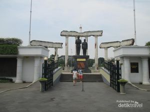 Taman Tugu Pahlawan Kebanggaan Arek Suroboyo